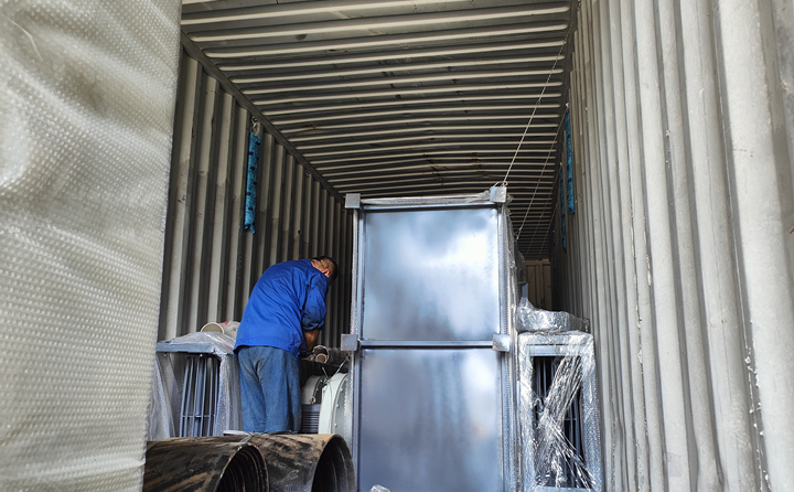 顆粒機(jī)生產(chǎn)線(xiàn)裝車(chē)中 顆粒機(jī)生產(chǎn)線(xiàn)裝車(chē)中