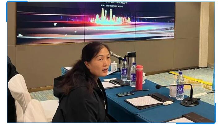 集團(tuán)財(cái)務(wù)總監(jiān)劉清華在聽取了銷售部門的數(shù)據(jù)對(duì)比與銷售人員的分析后,她提出應(yīng)該加強(qiáng)客戶的銷售服務(wù) 集團(tuán)財(cái)務(wù)總監(jiān)劉清華在聽取了銷售部門的數(shù)據(jù)對(duì)比與銷售人員的分析后,她提出應(yīng)該加強(qiáng)客戶的銷售服務(wù)