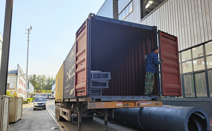 顆粒機生產線正在裝車 顆粒機生產線正在裝車