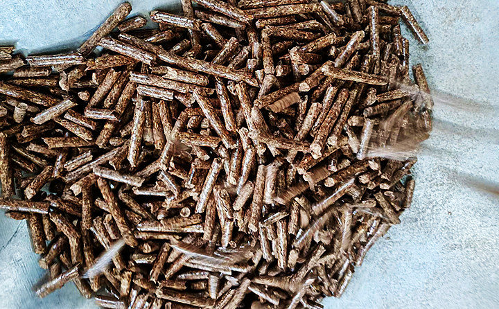 用木屑顆粒機生產(chǎn)線制作成生物質顆粒燃料 用木屑顆粒機生產(chǎn)線制作成生物質顆粒燃料